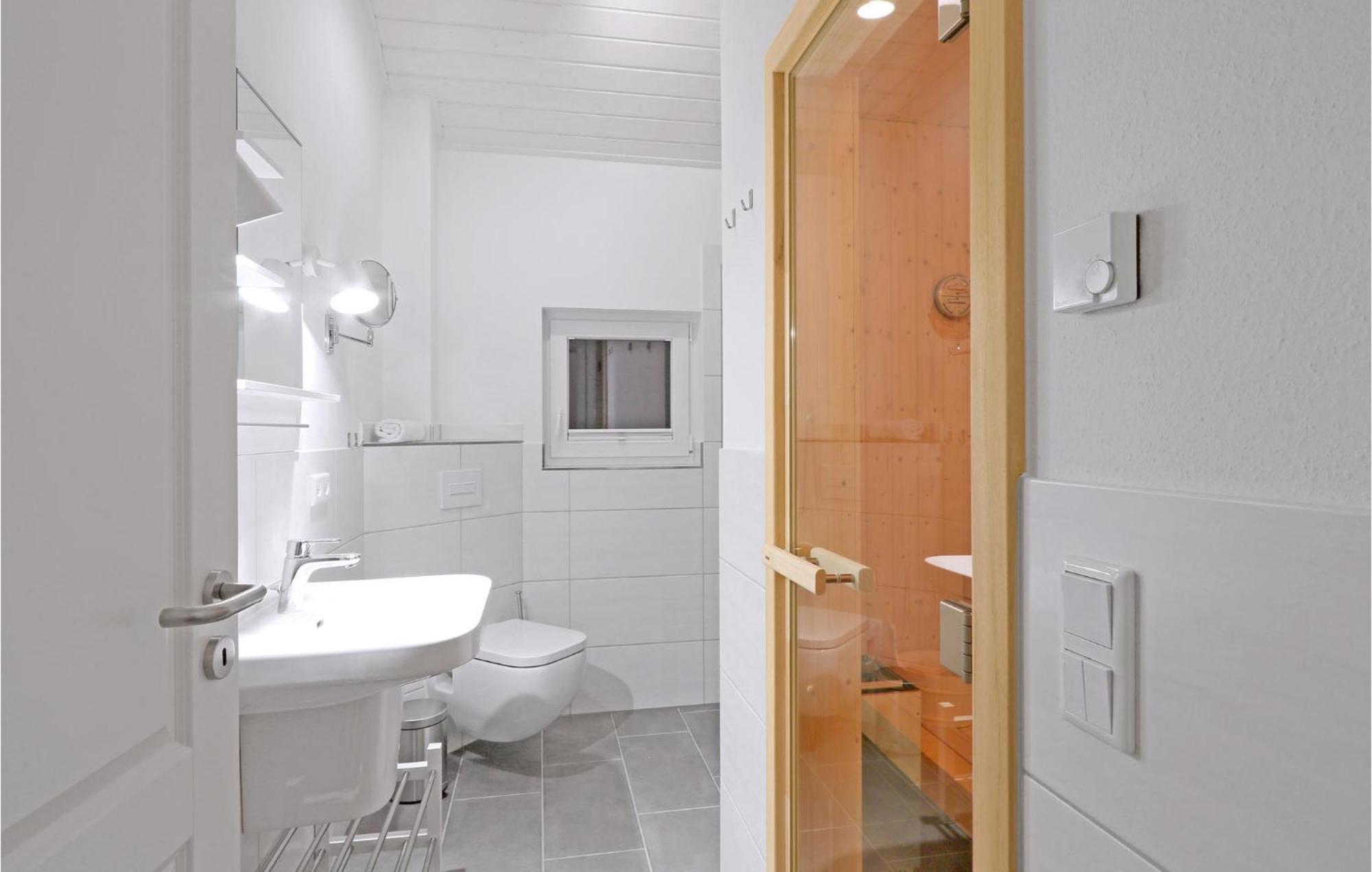3 Bedroom Stunning Home In Krems Ii-Warderbrueck Gols Екстер'єр фото